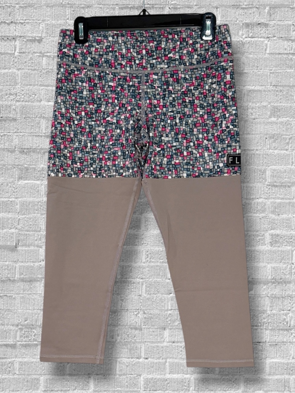Women’s Fleo Cropped Leggings Size Medium